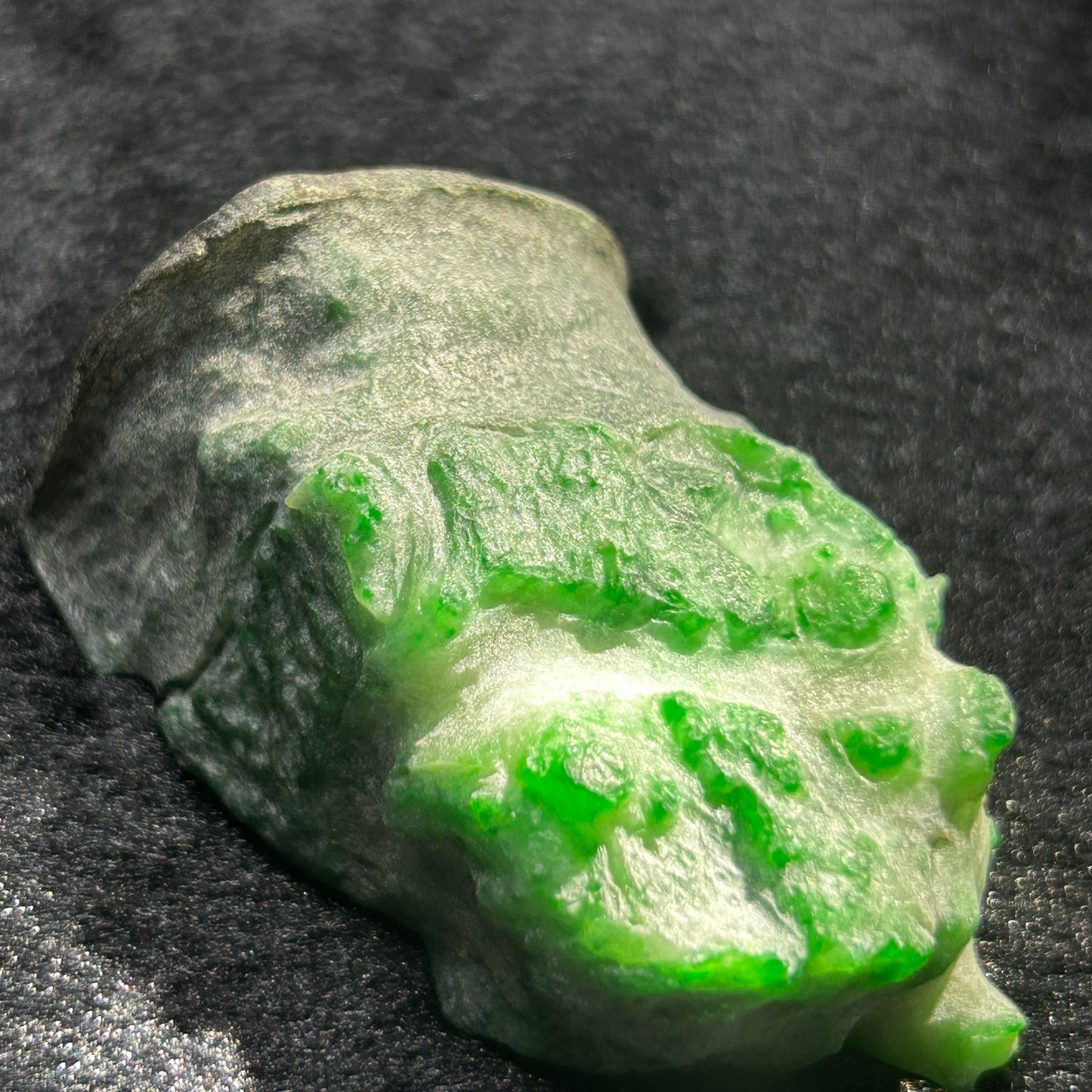 Natural Type A Jadeite | Maw Wan Ji Floating Pattern Jadeite – Small Ornamental Piece | 215g | 70×50×30mm