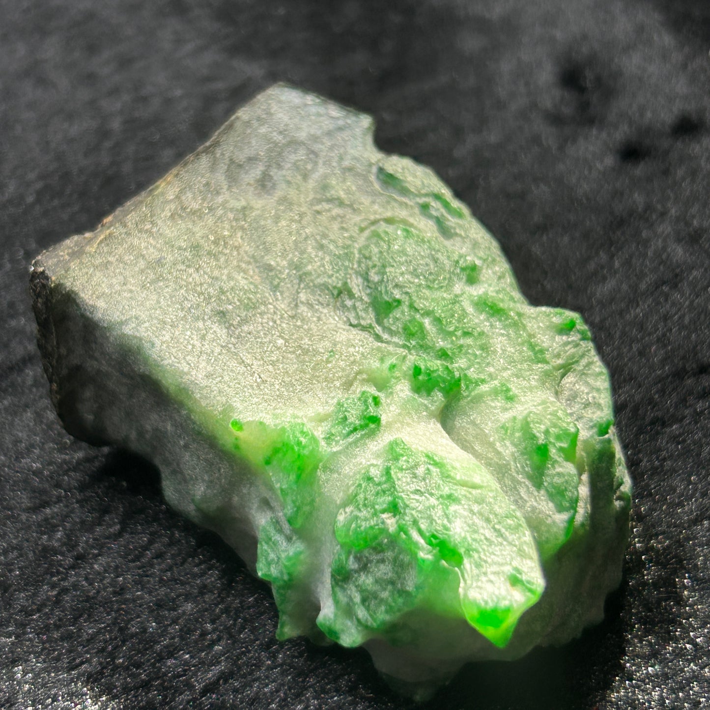 Natural Type A Jadeite | Maw Wan Ji Floating Pattern Jadeite – Small Ornamental Piece | 215g | 70×50×30mm