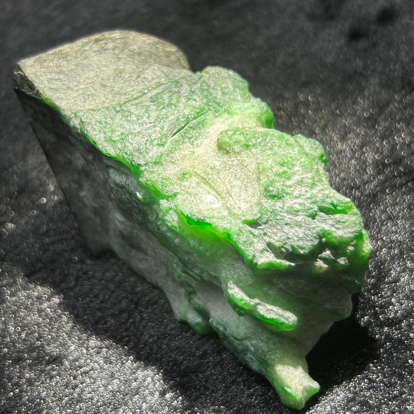 Natural Type A Jadeite | Maw Wan Ji Floating Pattern Jadeite – Small Ornamental Piece | 215g | 70×50×30mm