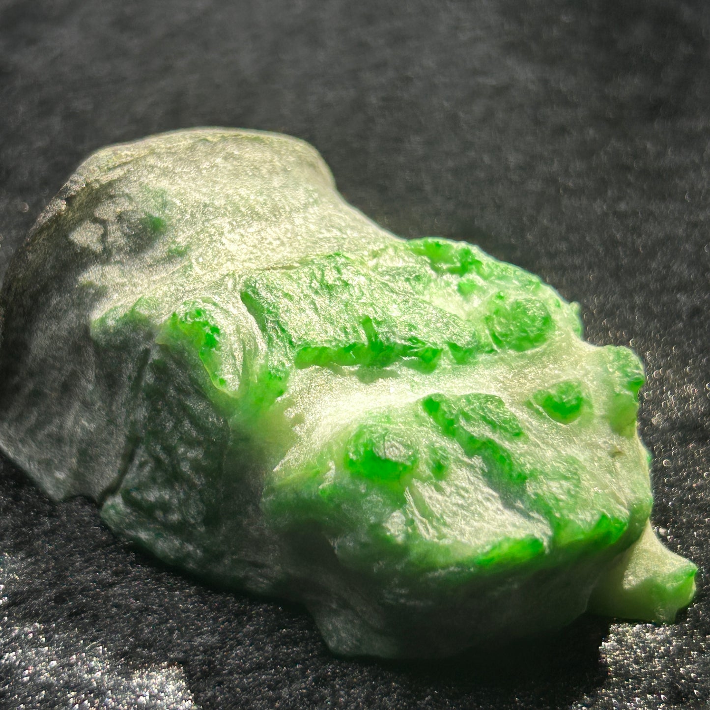 Natural Type A Jadeite | Maw Wan Ji Floating Pattern Jadeite – Small Ornamental Piece | 215g | 70×50×30mm